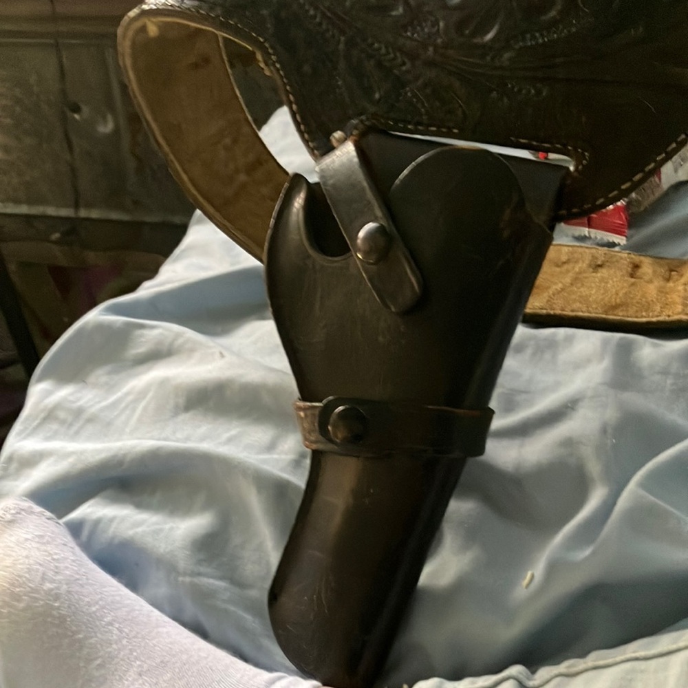 32 caliber leather Reves gun belt with 18 bullet loops